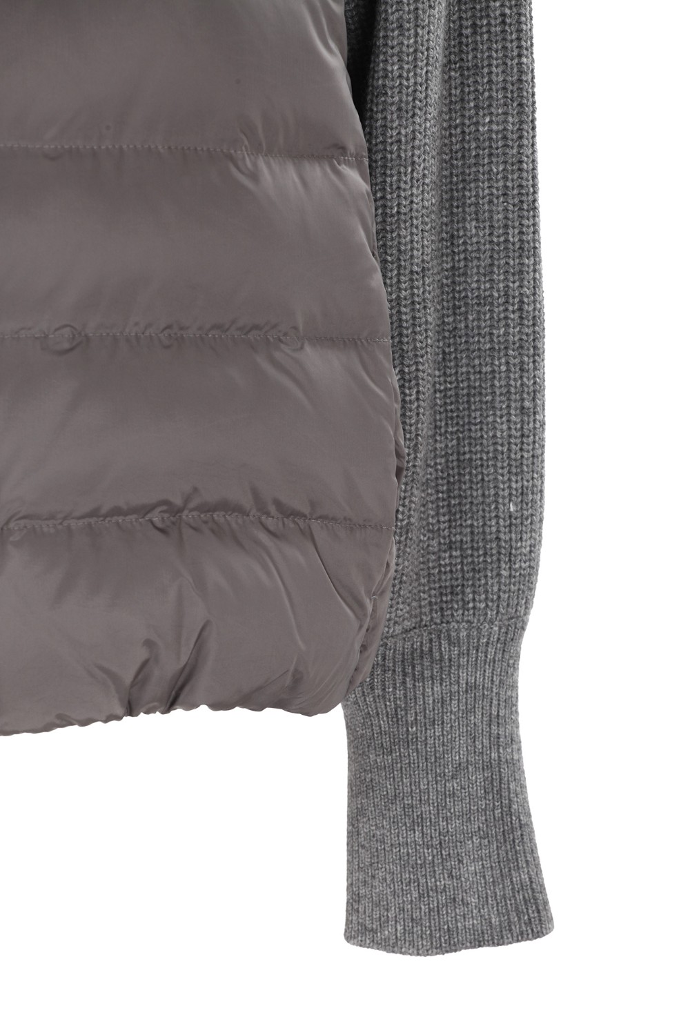 shop BRUNELLO CUCINELLI  Bomber: Brunello Cucinelli piumino in nylon opaco idrorepellente. 
Chiusura con zip e doppio cursore.
Tasche basse.
Fondo con coulisse.
Cappuccio regolabile con coulisse.
Decorazione in monile Nickel-free.
Imbottitura realizzata con materiali naturali di alta qualità: 90% piumino d'oca, 10% piuma d'oca.
Composizione: 100% Poliestere. 
Made in Italy.. MH5042699-C1527 number 8329427